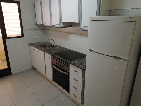 Fridge, microwave, oven, coffee/tea maker