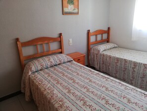 3 dormitorios, tabla de planchar con plancha, wifi gratis y ropa de cama