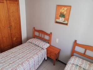 3 chambres, fer et planche à repasser, Wi-Fi gratuit, draps fournis