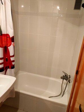 Bathtub, towels - Tamaris playa 7ºE (Xeraco Playa)