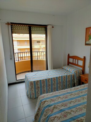 2 chambres, fer et planche à repasser, Wi-Fi gratuit, draps fournis