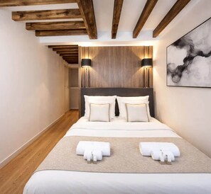 Iron/ironing board, travel cot, WiFi, bed sheets