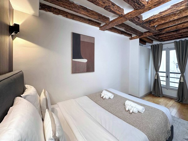 Iron/ironing board, travel crib, WiFi, bed sheets