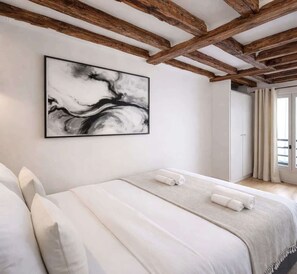 Iron/ironing board, travel cot, WiFi, bed sheets