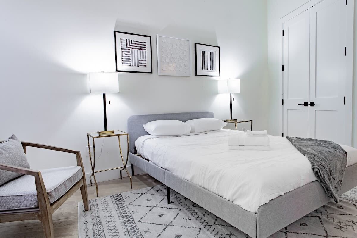 2 多间卧室、熨斗/熨衣板、WiFi、床单