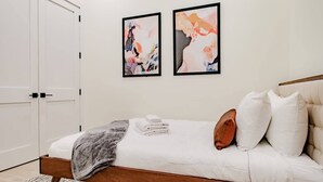 2 chambres, fer et planche à repasser, Wi-Fi, draps fournis