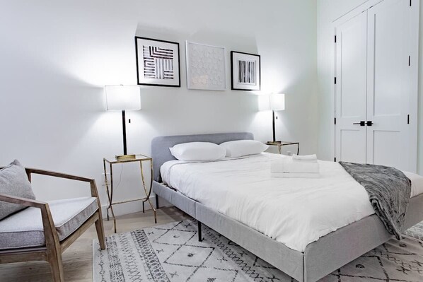2 bedrooms, iron/ironing board, WiFi, bed sheets