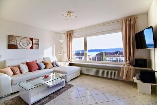 TV, table tennis - Vacation apartment lake terrace with lake view - Sipplingen am Bodensee (Sipplingen)