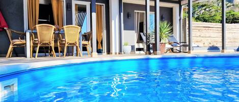 Outdoor pool, a heated pool