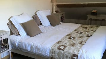 6 slaapkamers, een strijkplank/strijkijzer, reisbedje, wifi
