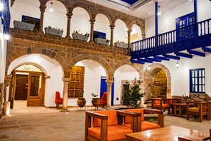 Ropa de cama hipoalergénica y escritorio 