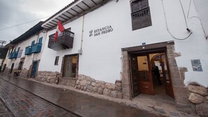 A building with a sign reading "ESTANCIA SAN PEDRO". - Estancia San Pedro Hotel (Cusco)