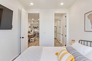 3 chambres, bureau, fer et planche à repasser, accès Internet