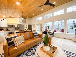 Smart TV - The Aerie ~ A Modern Retreat at Double Bridges (Mountain View)