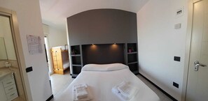 Family Room, Sea View | Minibar, in-room safe, free WiFi, bed sheets - Marbella (Cervia)