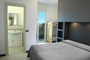 Minibar, caja de seguridad en la habitación, wifi gratis y ropa de cama 