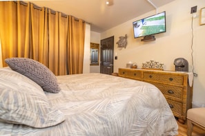 1 habitación, tabla de planchar con plancha, wifi gratis y ropa de cama