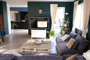 TV - Vacation rental with pool PUGET Luberon LS2-380 (Puget)