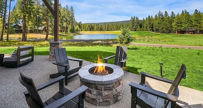 The BEST Location in Suncadia! Luxury Retreat with a detached Casita!