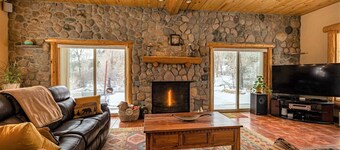 San Juan River frontage. Close to Wolf Creek Ski, New Hot Tub!