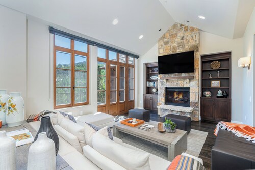 Stunning 4-Bedroom Private Penthouse Villa With Panoramic Views