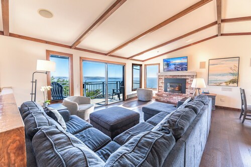 Whale Watch~Dillon Beach Retreat~Drop Anchor~Hot Tub~Game Room~Dog~Summer Fun