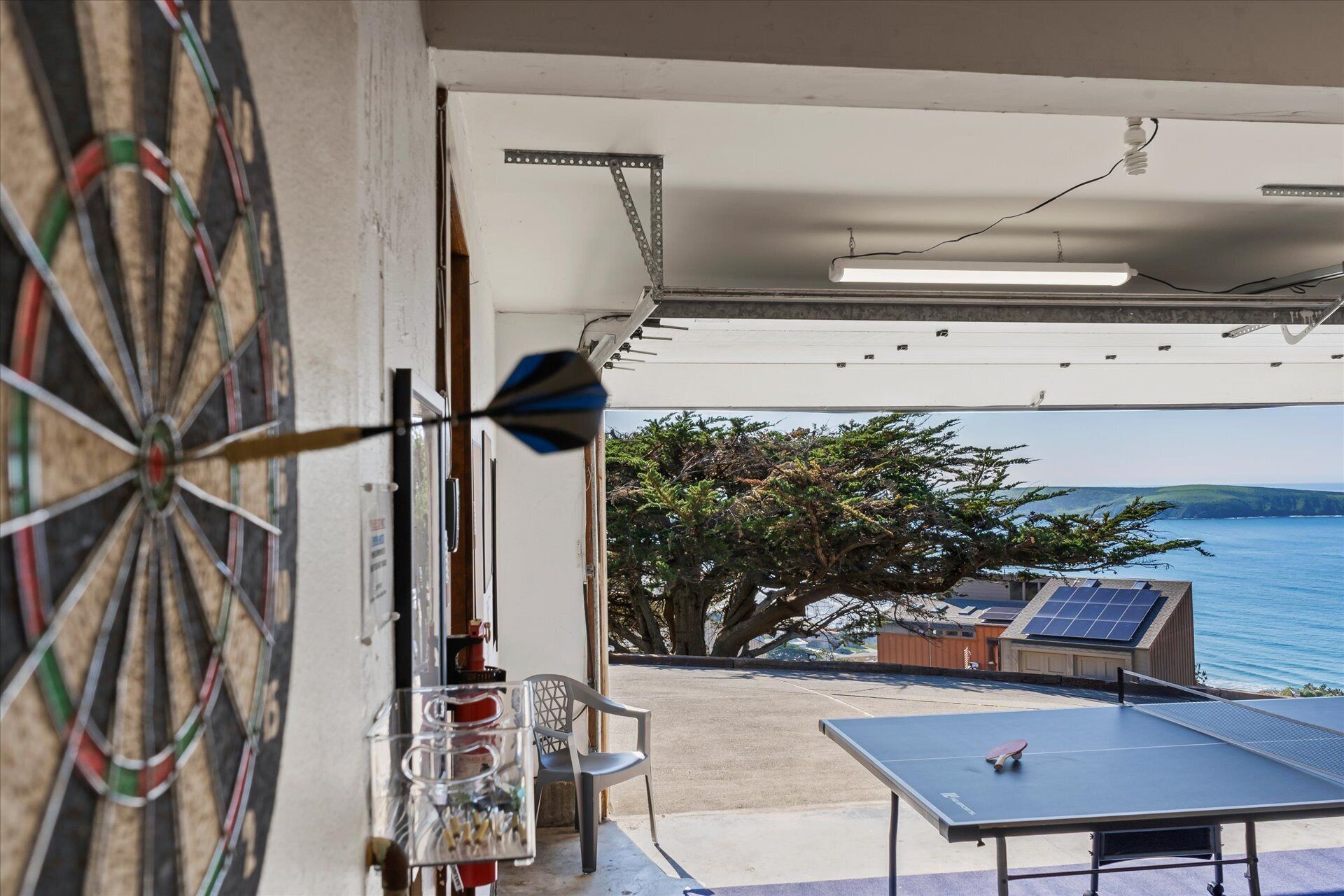 Whale Watch: Unique beach house! Huge Views! WiFi! HOT TUB! GameRoom! Pup OK!