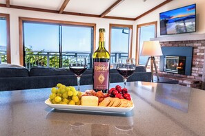 Interior - WhaleWatch~Scenic Coastal Getaway Perfect for Families, WiFi/HotTub/GmRm/Pup (Dillon Beach)