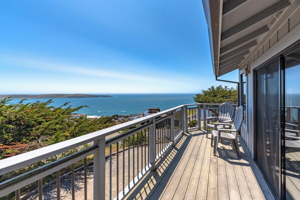 Property grounds - WhaleWatch~Scenic Coastal Getaway Perfect for Families, WiFi/HotTub/GmRm/Pup (Dillon Beach)