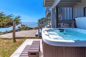 Bañera de hidromasaje al aire libre