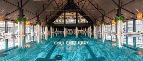 2 piscines couvertes, piscine extérieure (ouverte en saison)
