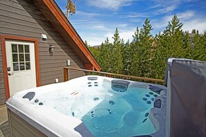 Outdoor spa tub - Large Deck with Great Views - Private Hot Tub + Firepit - Laundry (Grand Lake)