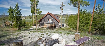 Big Front Deck with Great Views, Private Hot Tub, Firepit, Laundry