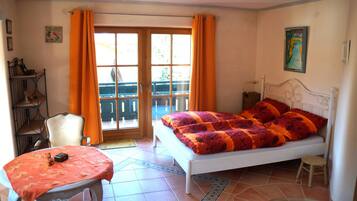 2 Schlafzimmer, Schreibtisch, Reisekinderbett, kostenloses WLAN