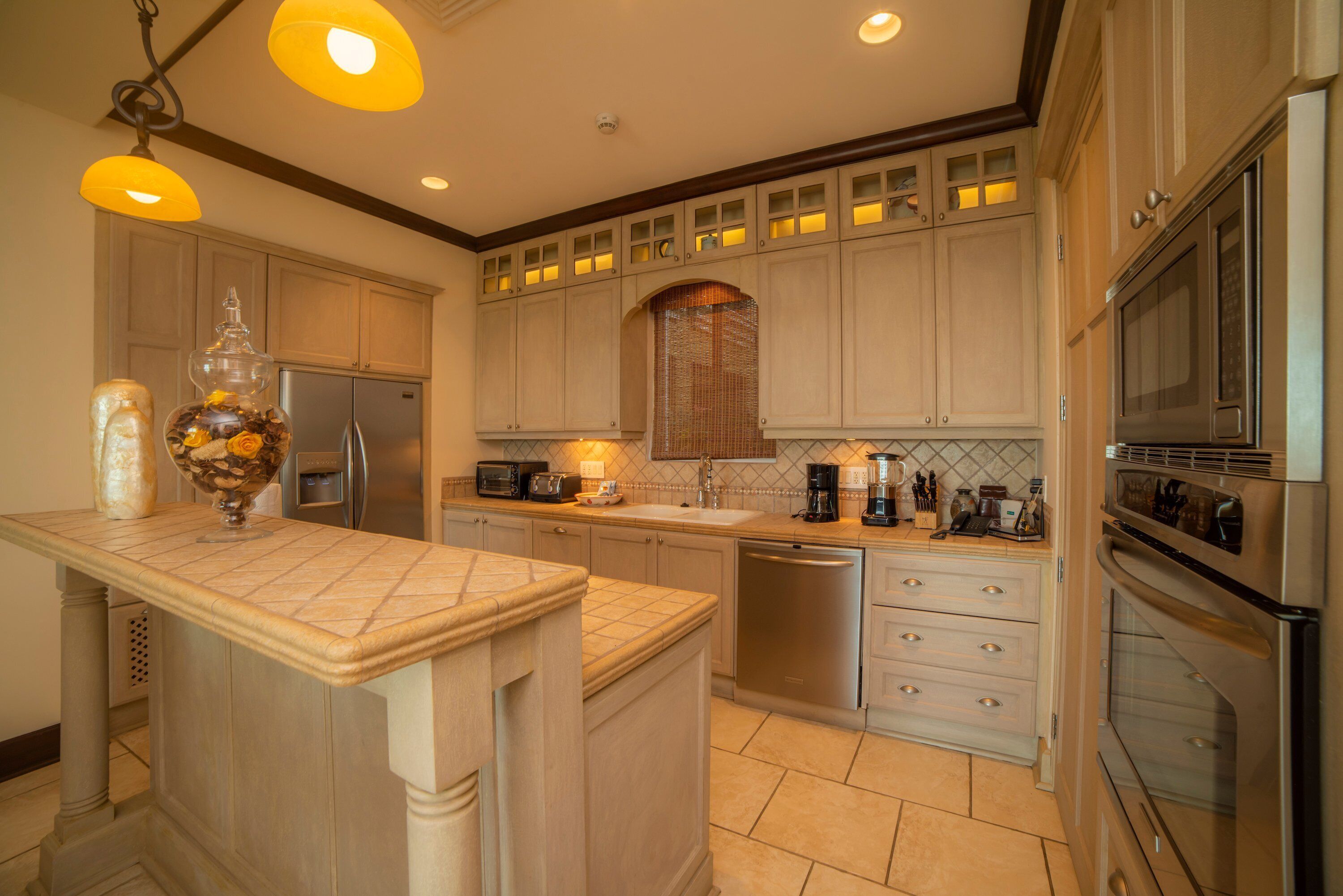 Refrigerador, microondas, horno, placa de cocina