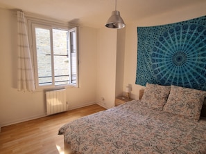 2 makuuhuonetta, silitysrauta/-lauta, ilmainen Wi-Fi, vuodevaatteet