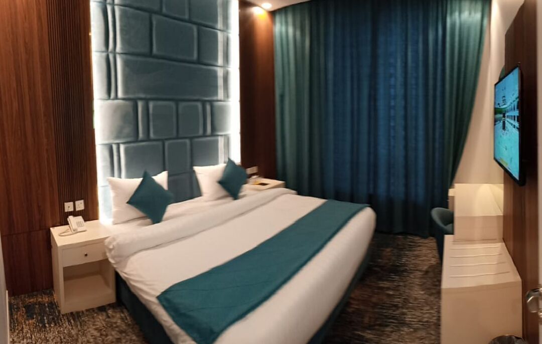 Egyptian cotton sheets, premium bedding, down comforters, pillowtop beds