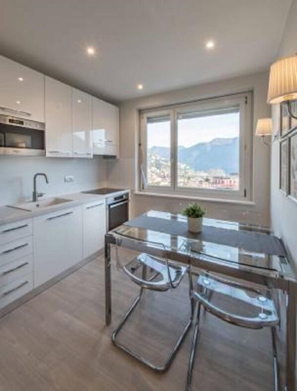 Refrigerador, microondas, horno y lavavajillas