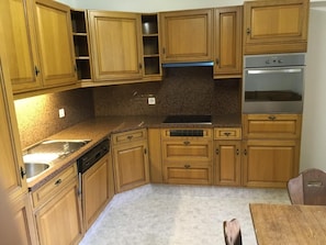 Kühlschrank, Herdplatte, Geschirrspüler