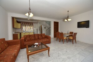 El desayuno cuesta 10 EUR por persona