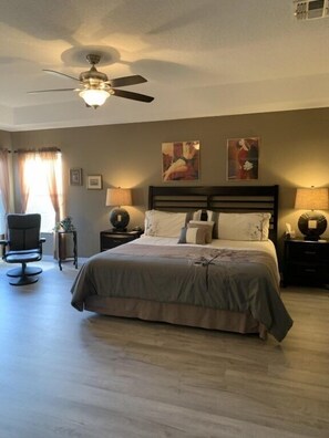 5 habitaciones, tabla de planchar con plancha, wifi y ropa de cama 