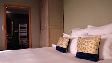 1 bedroom, Egyptian cotton sheets, premium bedding, Tempur-Pedic beds