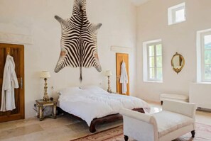 8 chambres, fer et planche à repasser, Wi-Fi, draps fournis