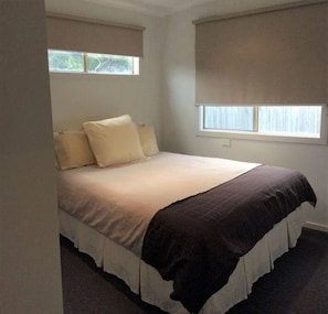 3 bedrooms, desk, iron/ironing board, travel cot