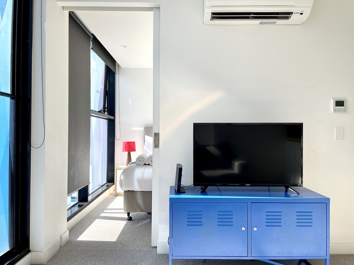 Fringe of CDB - Bouverie by Readyset Apartments!