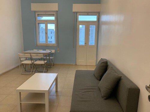 Apartment in the heart of JLM with XL terrace 2 steps from the train-bus-tram Central Station.