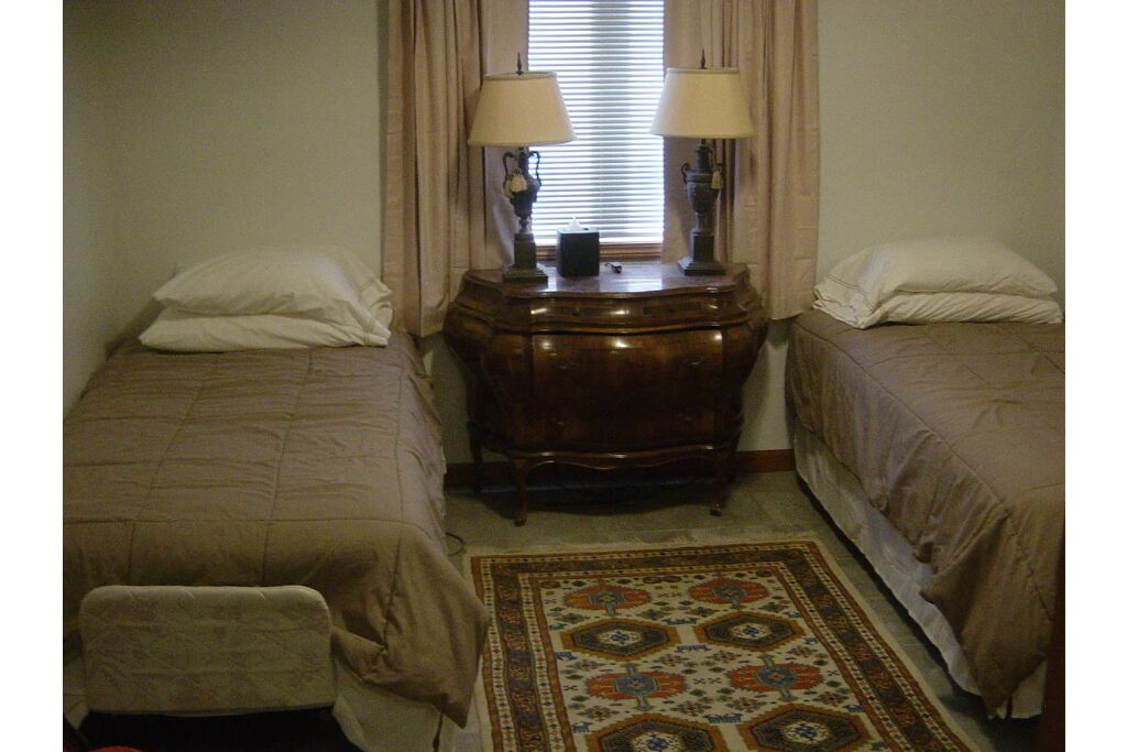 Twin bedroom Suite with private bath