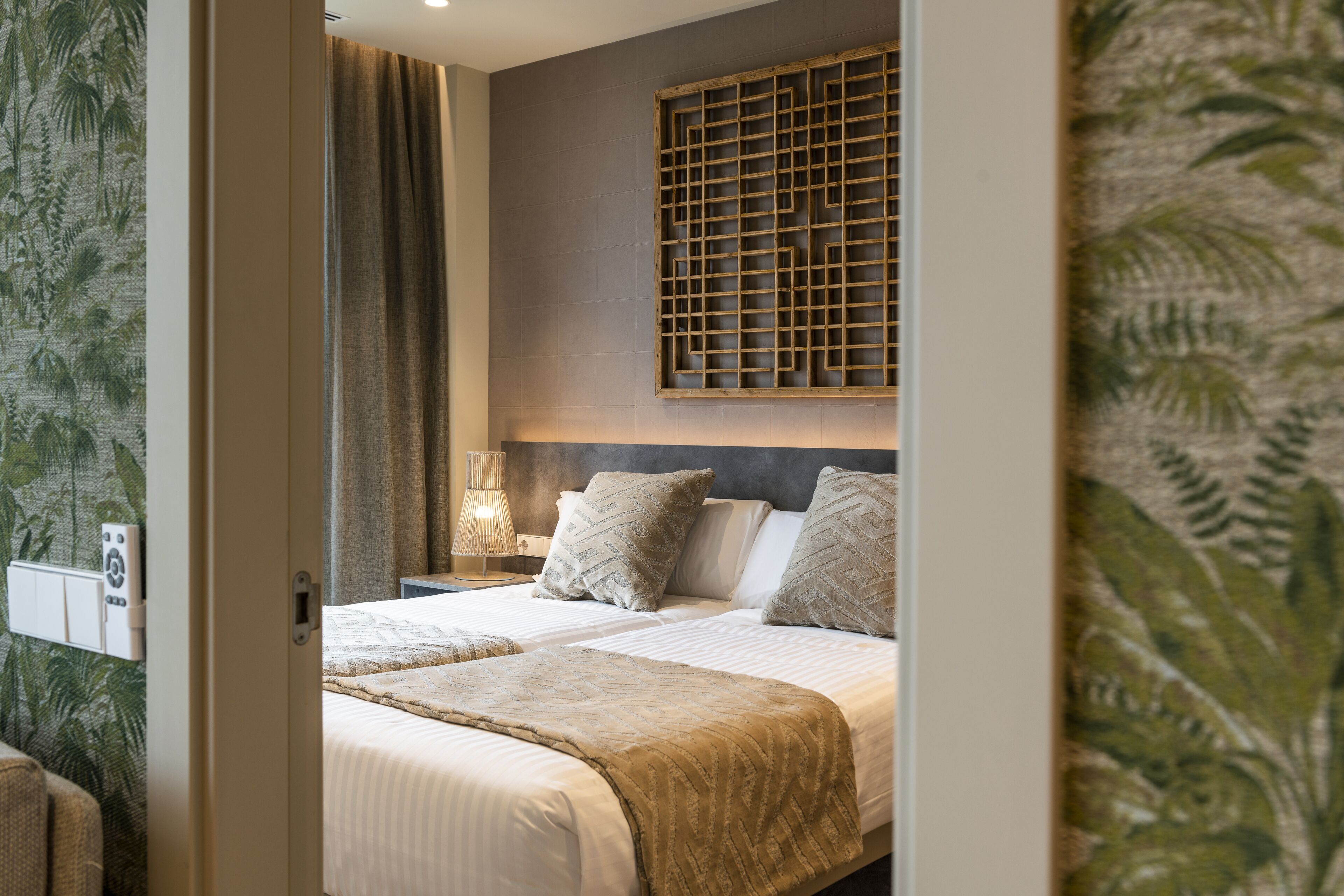 2 bedrooms, down duvets, memory-foam beds, laptop workspace