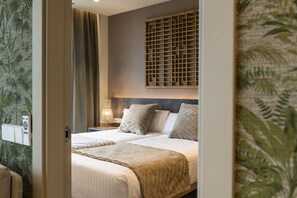Down duvets, memory-foam beds, laptop workspace, soundproofing - Intelier Core Suites Valencia by Intelier Hotels & Suites (Valencia)