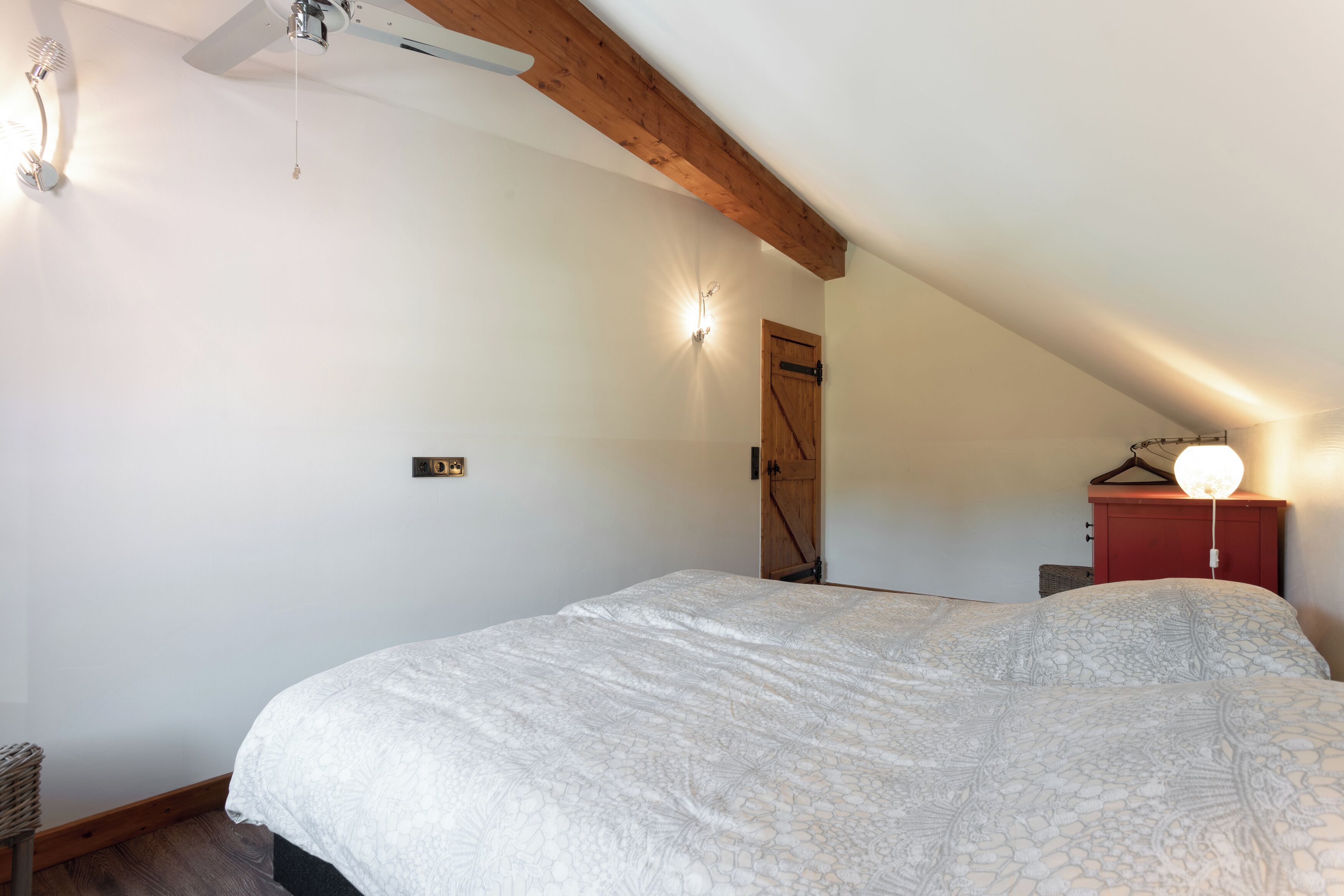 10 室のベッドルーム、アイロン / アイロン台、WiFi (無料)、ベッドシーツ